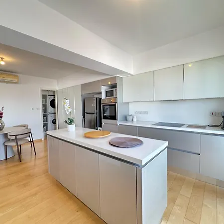Appartement In - Spacious Balcony *