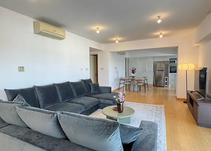 In - Spacious Balcony 아파트