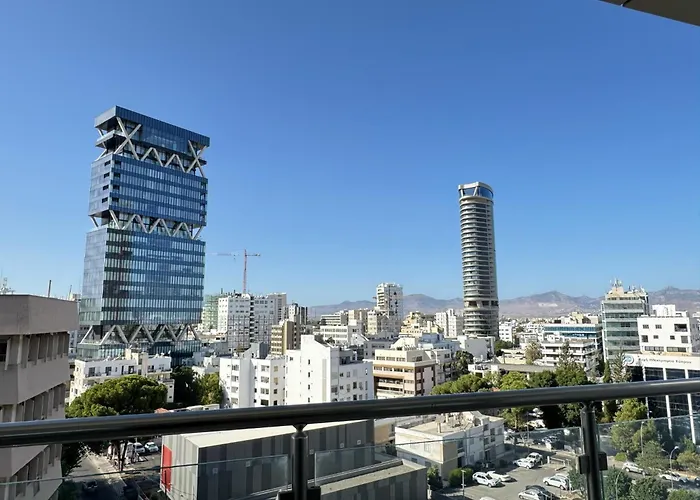 In - Spacious Balcony 아파트