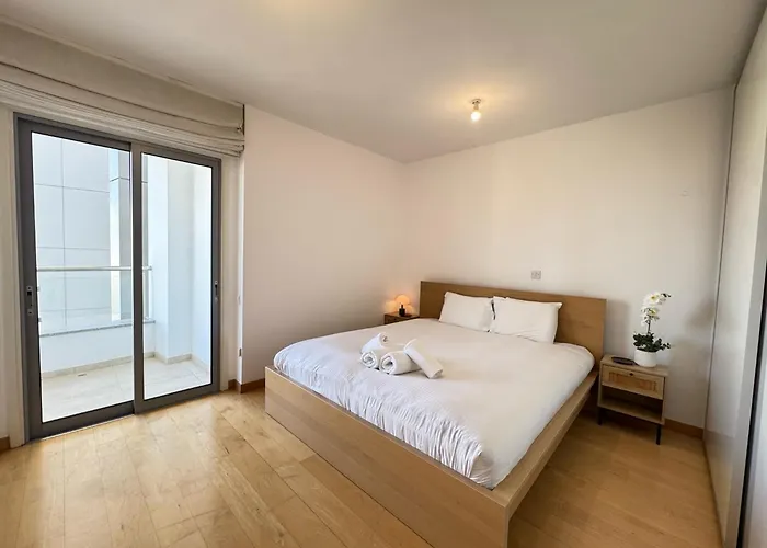 아파트 In - Spacious Balcony 니코시아