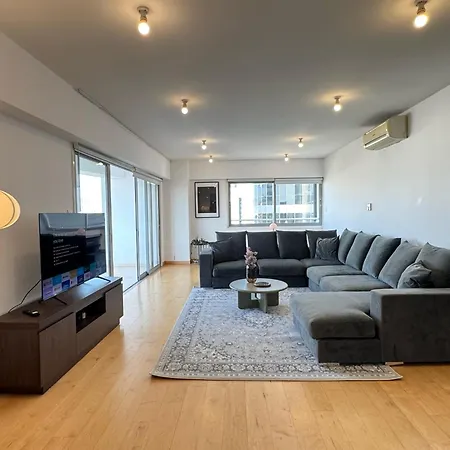 In - Spacious Balcony דירה *