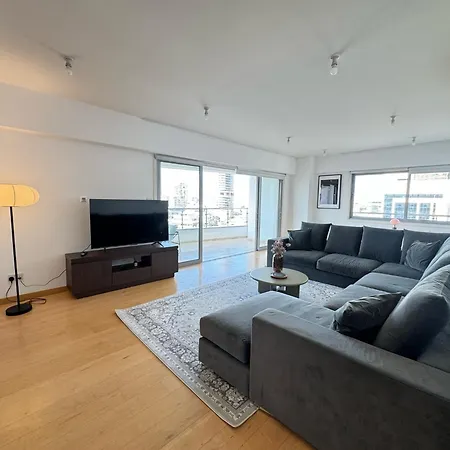 In - Spacious Balcony Apartman *