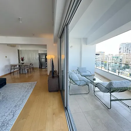 In - Spacious Balcony דירה ניקוסיה