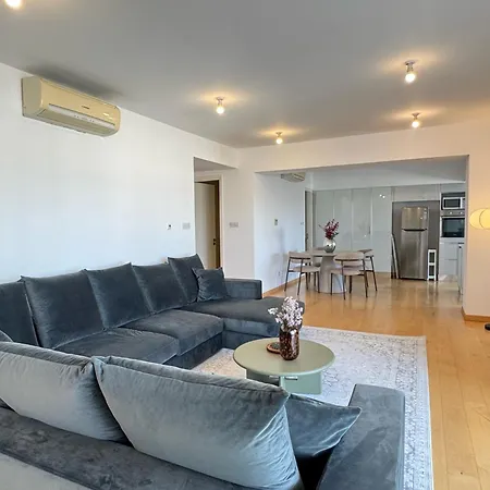 In - Spacious Balcony Apartman