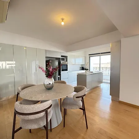 In - Spacious Balcony Apartman