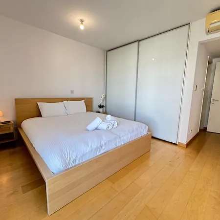 In - Spacious Balcony Apartman