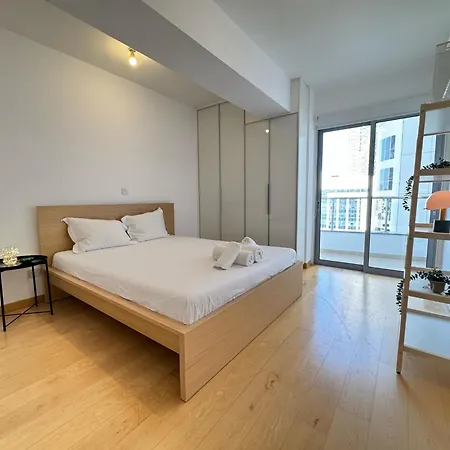 In - Spacious Balcony Apartman