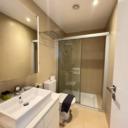 In - Spacious Balcony Apartmán *