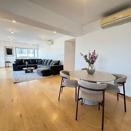 In - Spacious Balcony Apartman