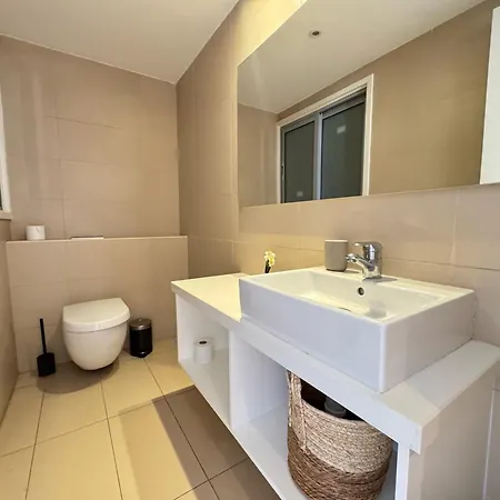 In - Spacious Balcony Apartman Nicosia