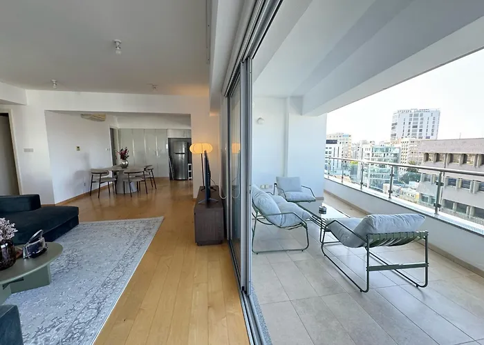 In - Spacious Balcony Apartamento Nicósia