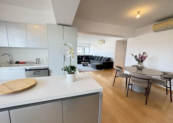 In - Spacious Balcony Apartamento