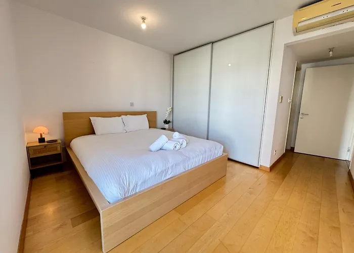 In - Spacious Balcony Apartamento