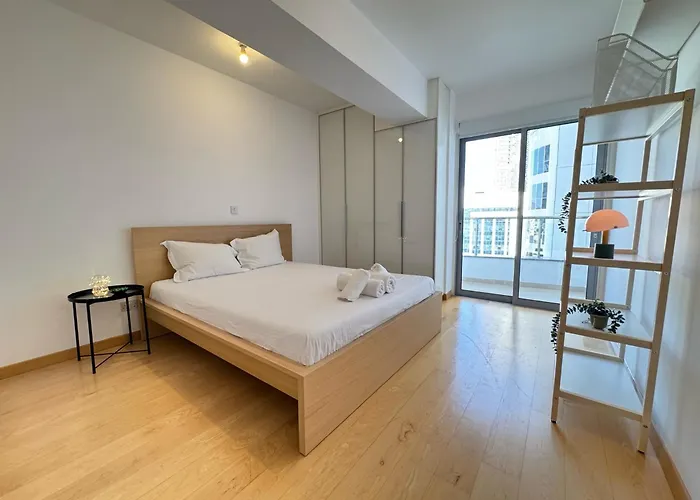 In - Spacious Balcony Apartamento