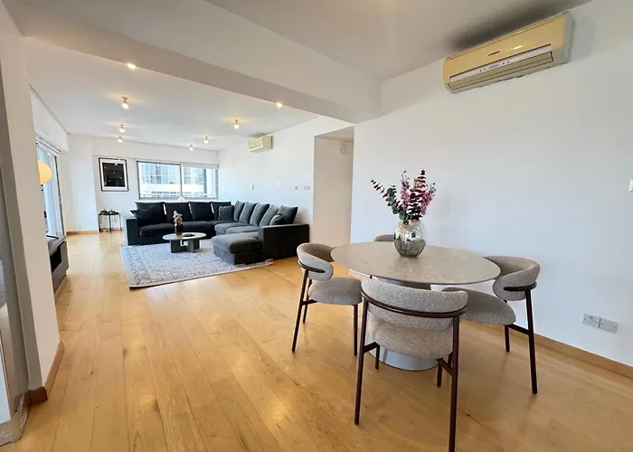 In - Spacious Balcony Apartamento